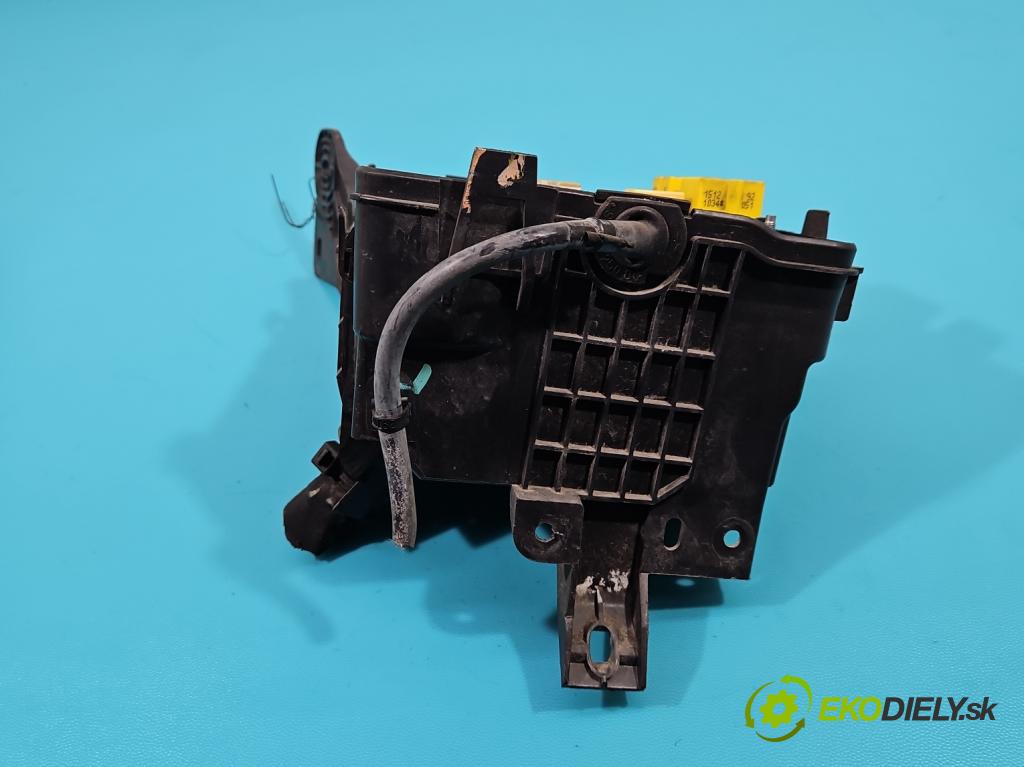 Peugeot 208 I 2012-2019 1.6 hdi 92 hp manual 68 kW 1560 cm3 5- skříňka pojistková  (Pojistkové skříňky)