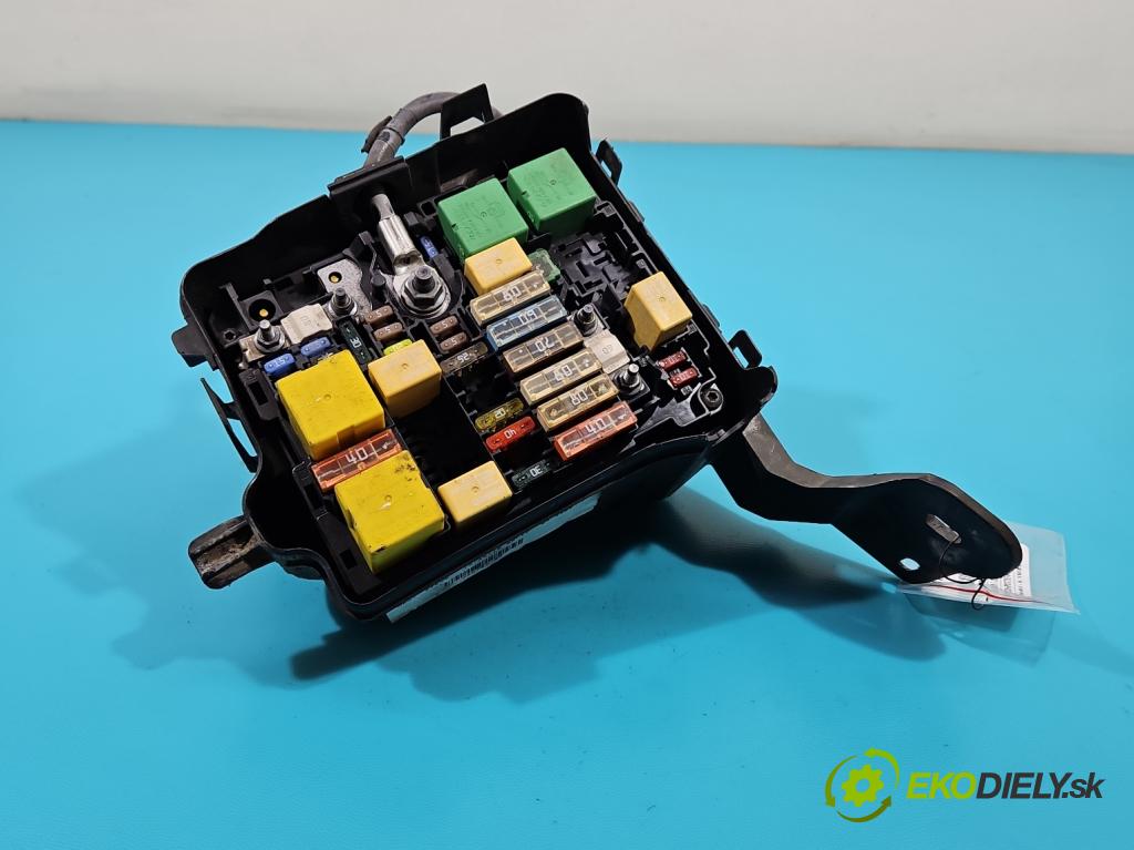 Peugeot 208 I 2012-2019 1.6 hdi 92 hp manual 68 kW 1560 cm3 5- skříňka pojistková  (Pojistkové skříňky)