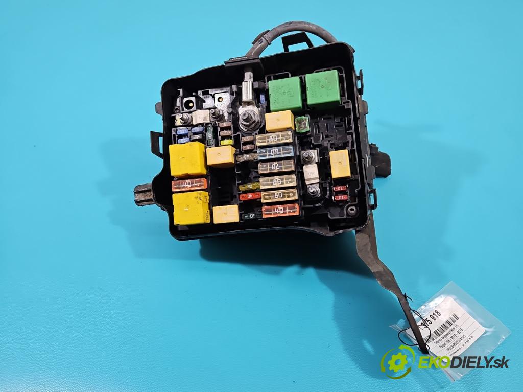 Peugeot 208 I 2012-2019 1.6 hdi 92 hp manual 68 kW 1560 cm3 5- skříňka pojistková  (Pojistkové skříňky)