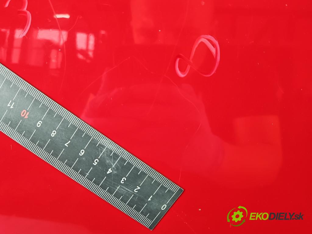 Peugeot 107 1.0b 68 HP manual 50 kW 998 cm3 3- kapota predná
