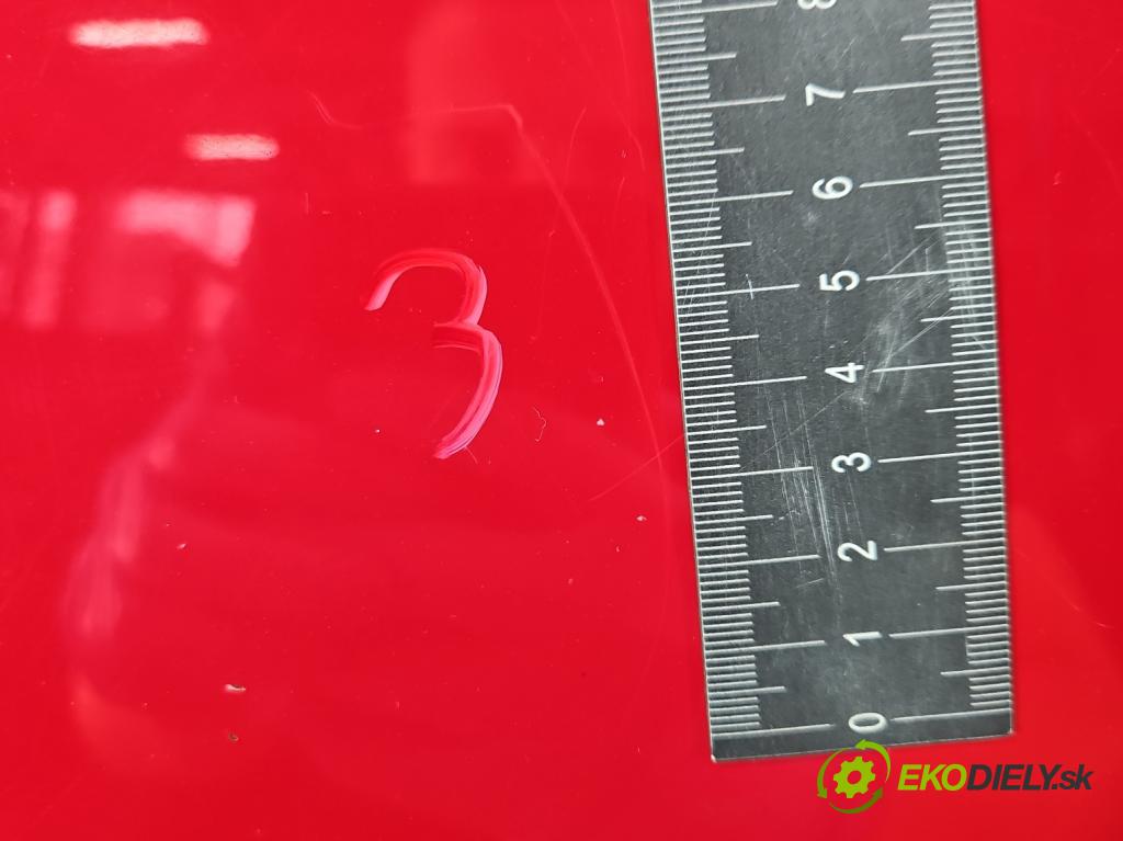Peugeot 107 1.0b 68 HP manual 50 kW 998 cm3 3- kapota predná