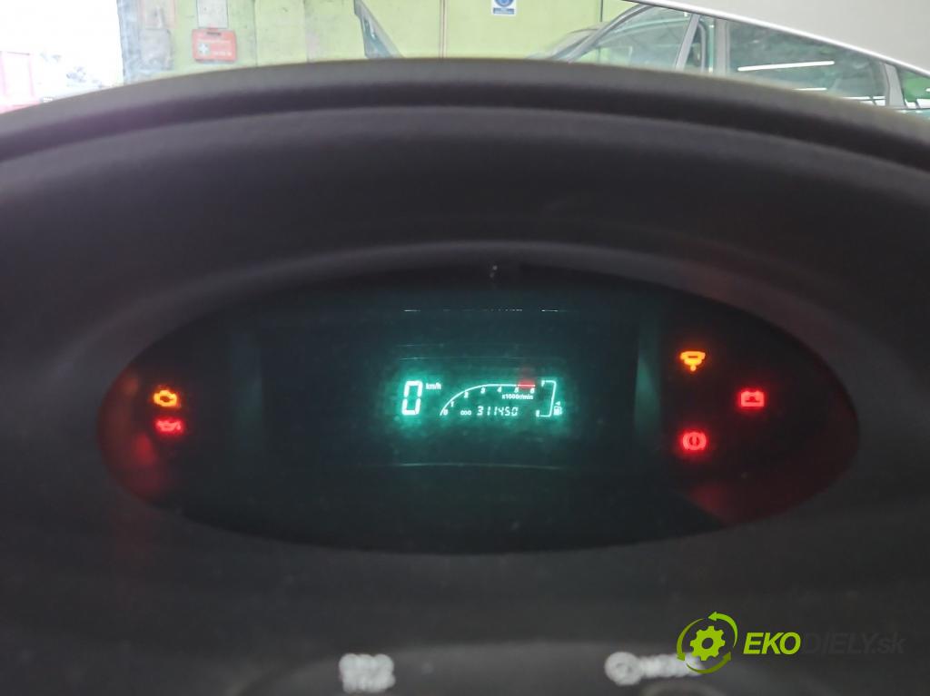Toyota Yaris I 1999-2005 1.4 D4D 75 HP manual 55 kW 1364 cm3 5- prístrojovka/ budíky  (Prístrojové dosky, displeje)