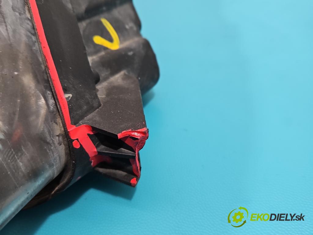 Peugeot 407 1.6 HDI 109 HP manual 80 kW 1560 cm3 5- Reflektor: pravý 9660236480 (Pravé)