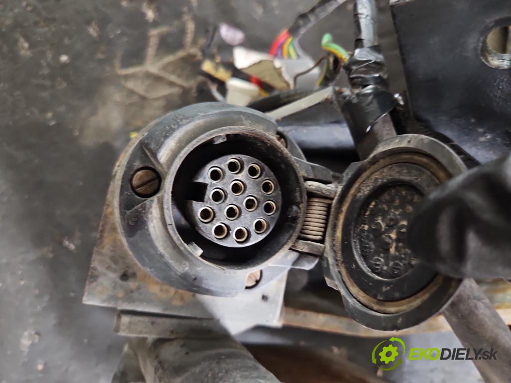 Peugeot 407 1.6 HDI 109 HP manual 80 kW 1560 cm3 5- Hák: vlečení:  (Ťažné zariadenia)