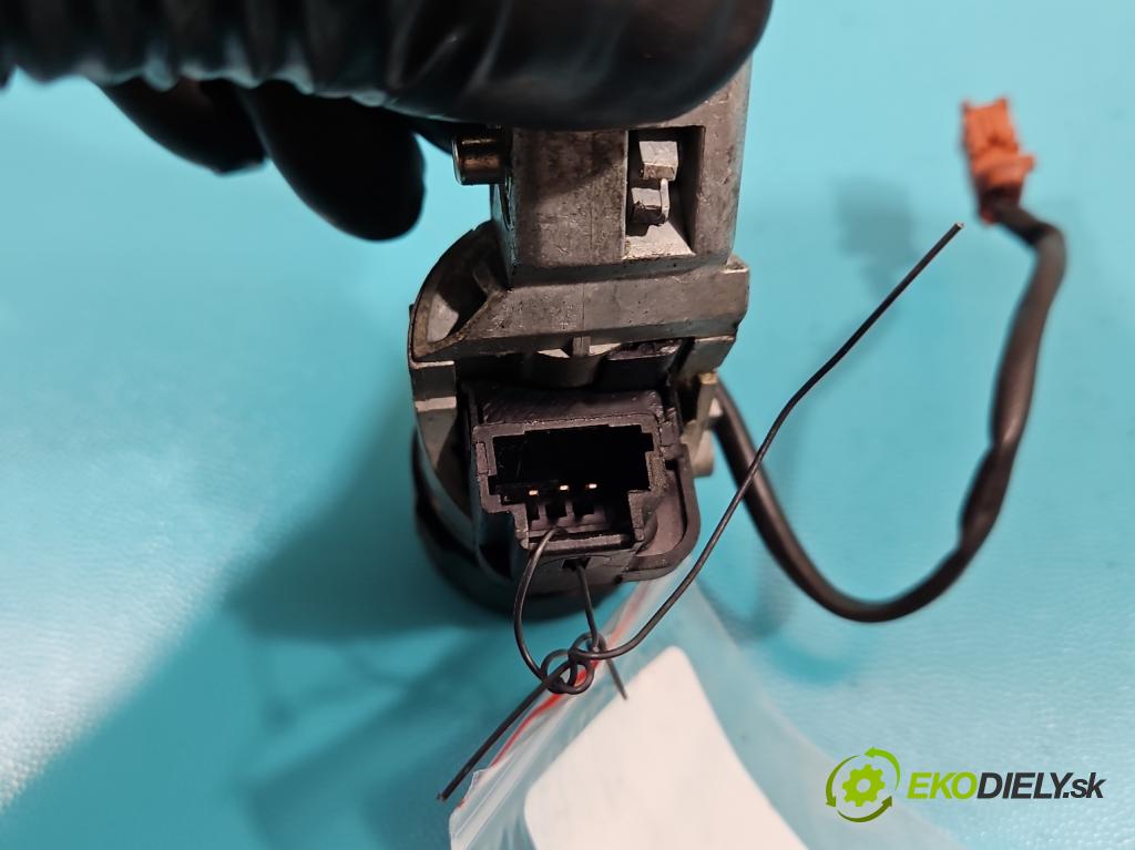 Peugeot 407 1.6 HDI 109 HP manual 80 kW 1560 cm3 5- Spínačka  (Spínacie skrinky a kľúče)