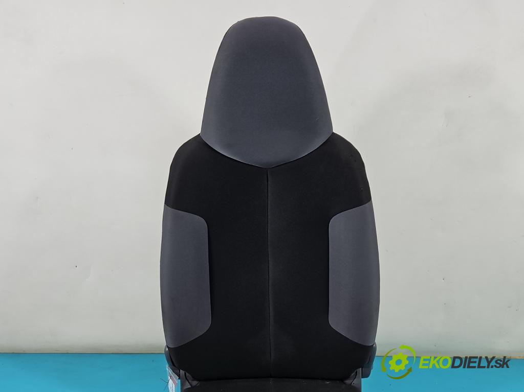 Peugeot 107 1.0b 68 HP manual 50 kW 998 cm3 3- Sedačka pravý  (Sedačky, sedadlá)