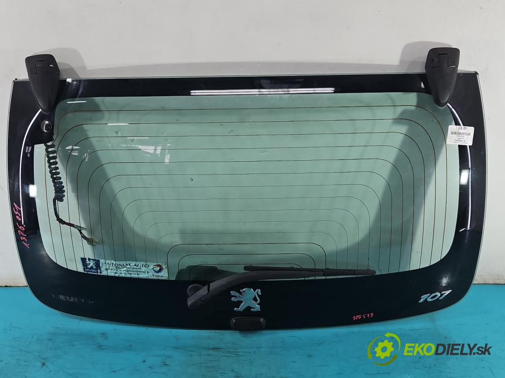 Peugeot 107 1.0b 68 hp manual 50 kW 998 cm3 3- sklo zadní  (Okna zadní)