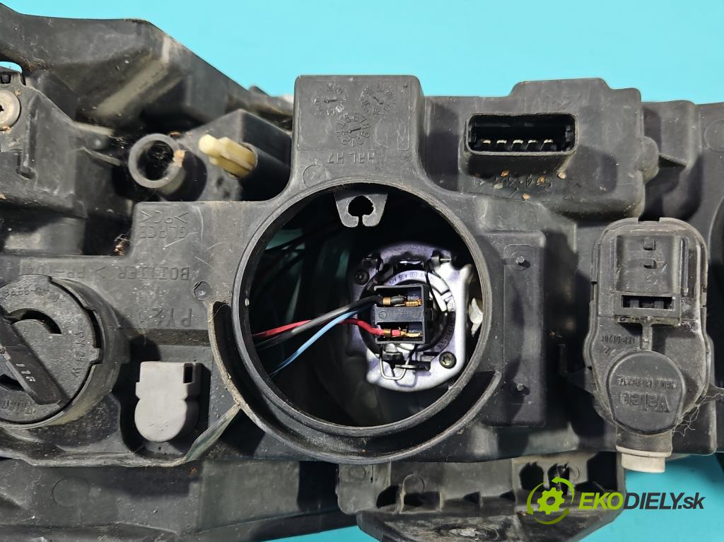 Renault Laguna II 2001-2007 1.9 dci 110 HP manual 81 kW 1870 cm3 5- Reflektor: pravý 8200481197 (Pravé)