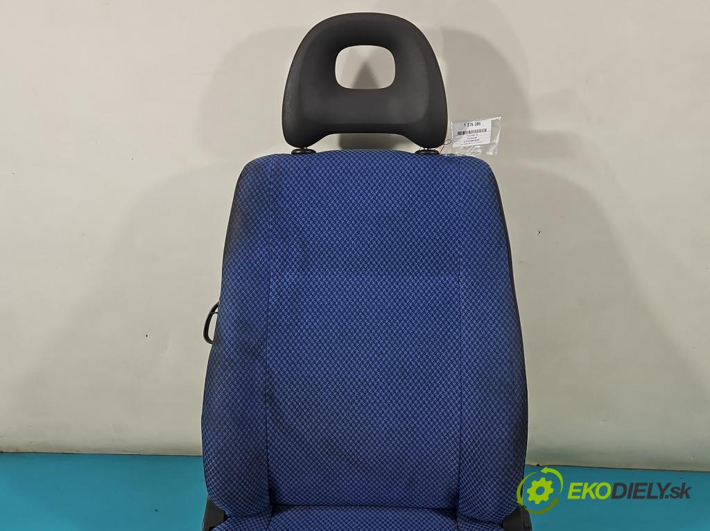 Fiat Seicento 0.9b 39 HP manual 29 kW 899 cm3 3- Sedačka pravý  (Sedačky, sedadlá)