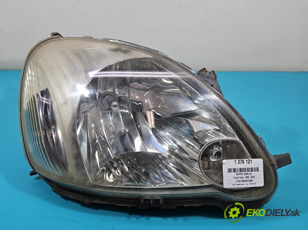 Toyota Yaris I 1999-2005 1.4 D4D 75 HP manual 55 kW 1364 cm3 5- Reflektor: pravý  (Pravé)