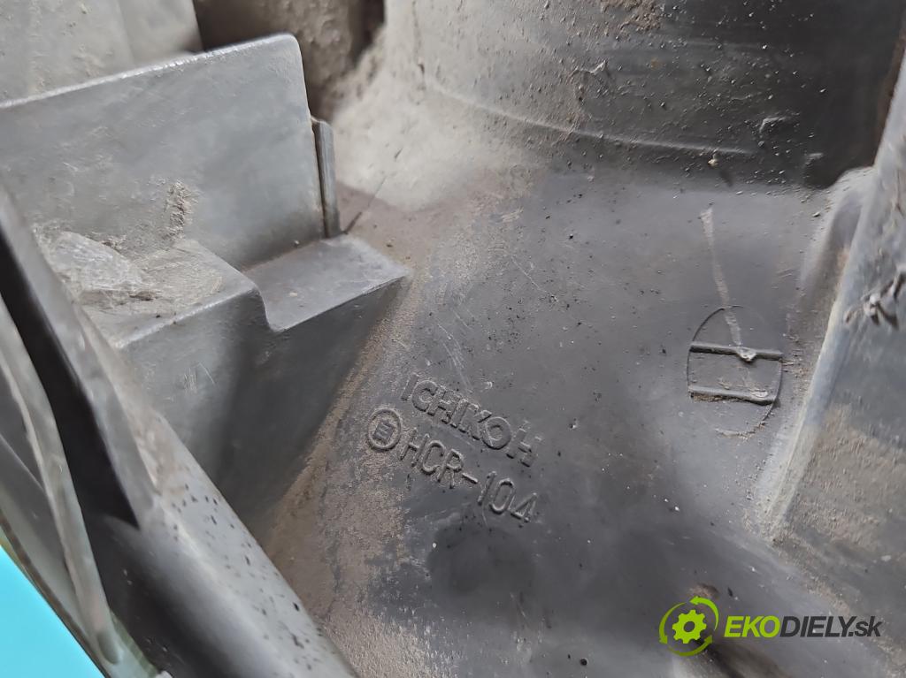 Toyota Yaris I 1999-2005 1.4 D4D 75 HP manual 55 kW 1364 cm3 5- Reflektor: pravý  (Pravé)