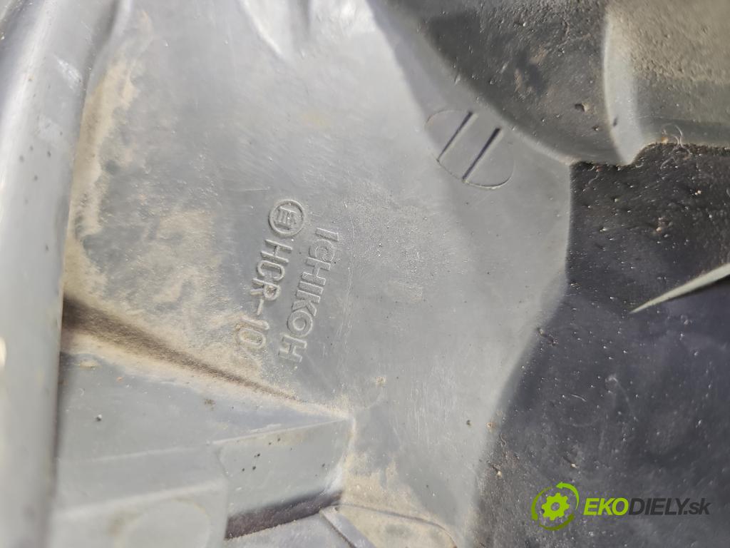 Toyota Yaris I 1999-2005 1.4 D4D 75 hp manual 55 kW 1364 cm3 5- světlo levý  (Klika dveří ostatní)