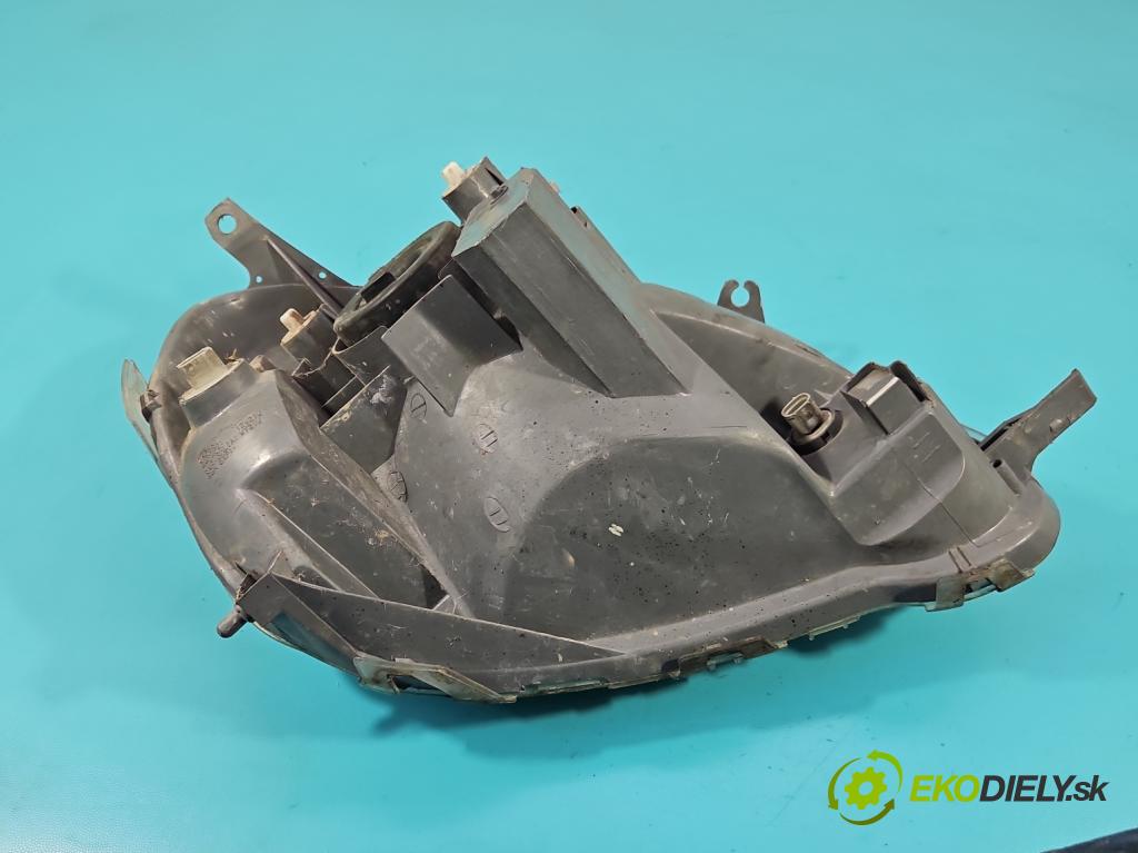 Toyota Yaris I 1999-2005 1.4 D4D 75 hp manual 55 kW 1364 cm3 5- světlo levý  (Klika dveří ostatní)