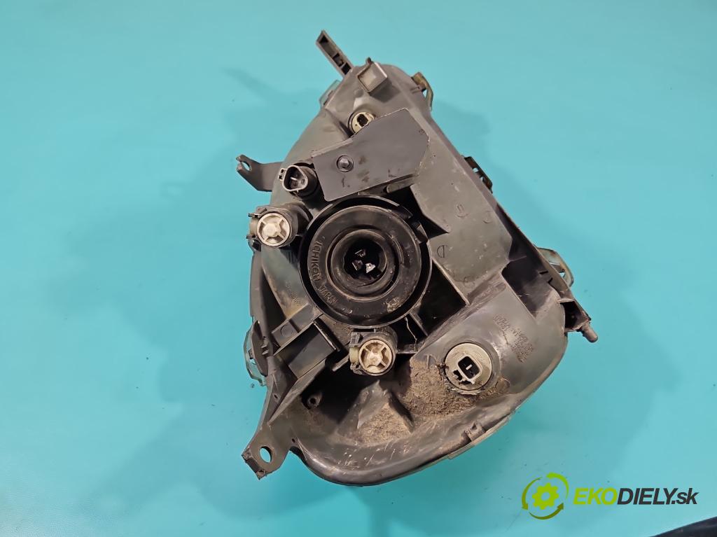 Toyota Yaris I 1999-2005 1.4 D4D 75 hp manual 55 kW 1364 cm3 5- světlo levý  (Klika dveří ostatní)