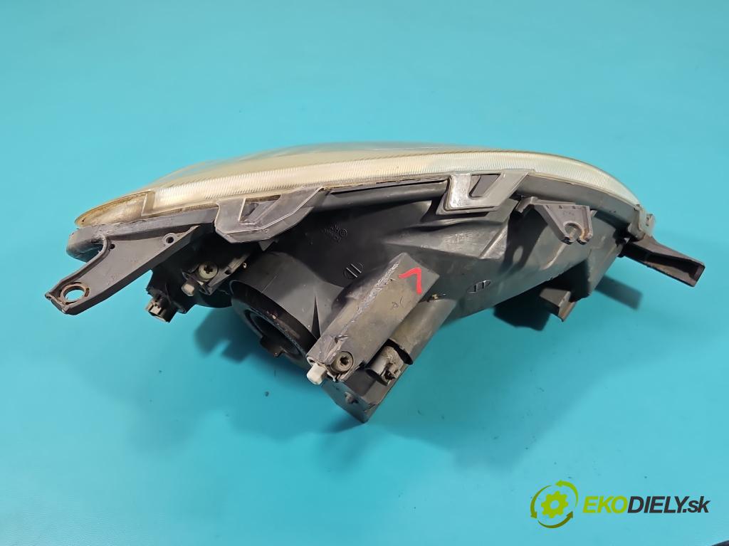 Toyota Yaris I 1999-2005 1.4 D4D 75 hp manual 55 kW 1364 cm3 5- světlo levý  (Klika dveří ostatní)