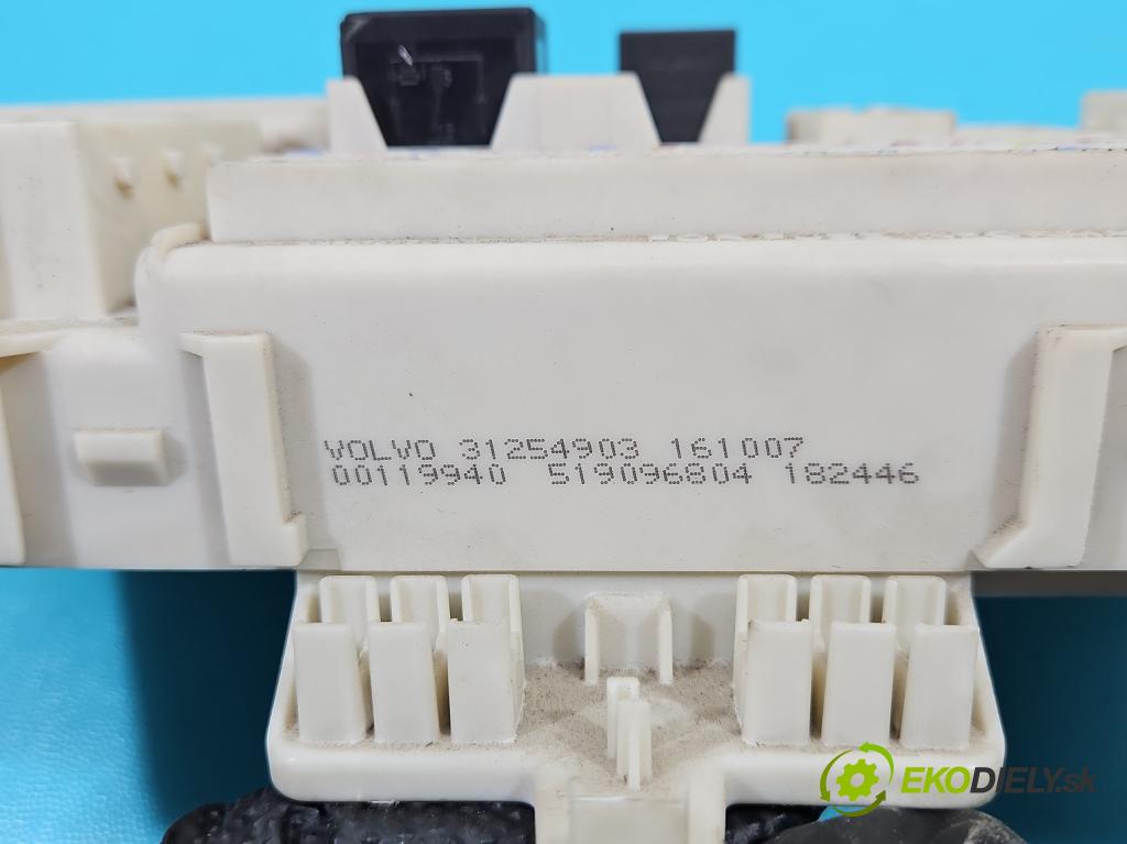 Volvo V50 2.0d 136hp manual 100 kW 1997 cm3 5- skříňka pojistková 31254903 (Pojistkové skříňky)