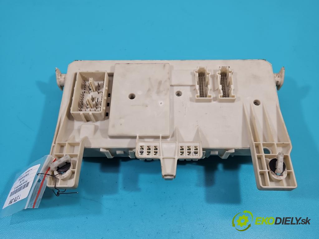 Volvo V50 2.0d 136hp manual 100 kW 1997 cm3 5- skříňka pojistková 31254903 (Pojistkové skříňky)