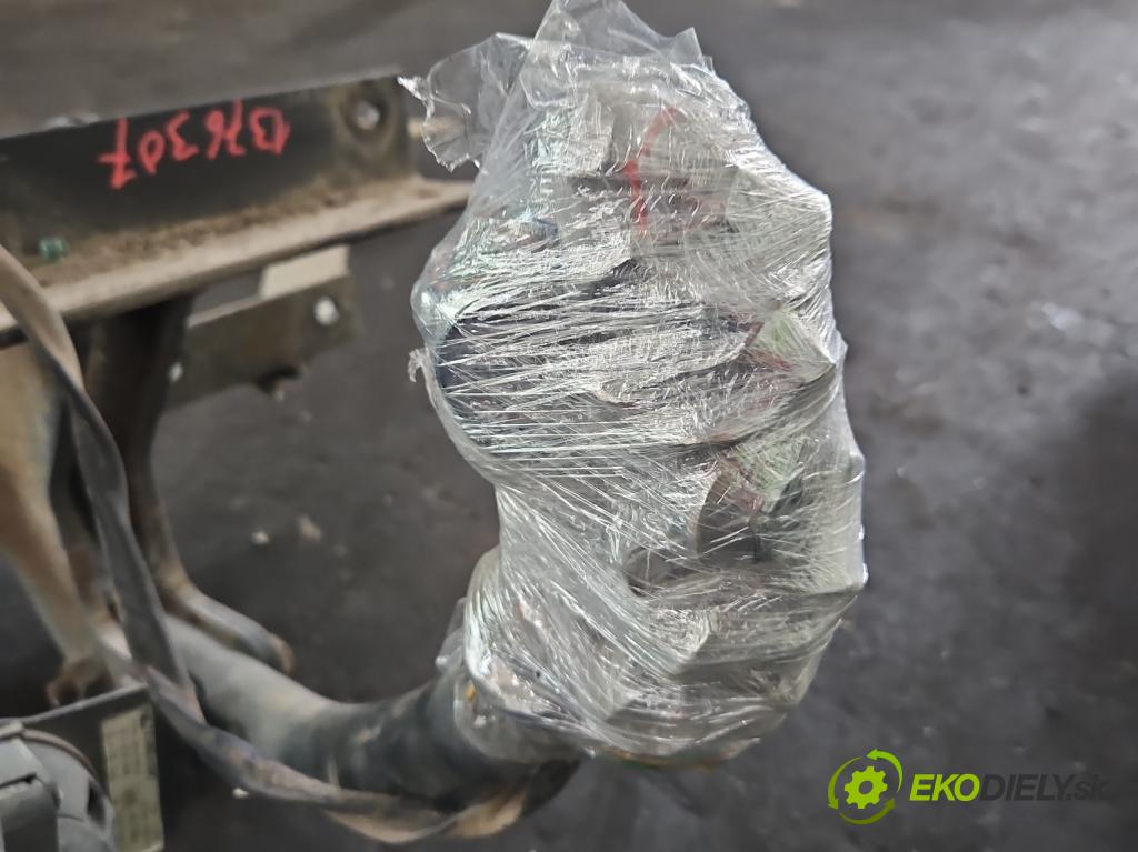 Volvo V50 2.0d 136hp manual 100 kW 1997 cm3 5- oko tažné  (Tažná zařízení)