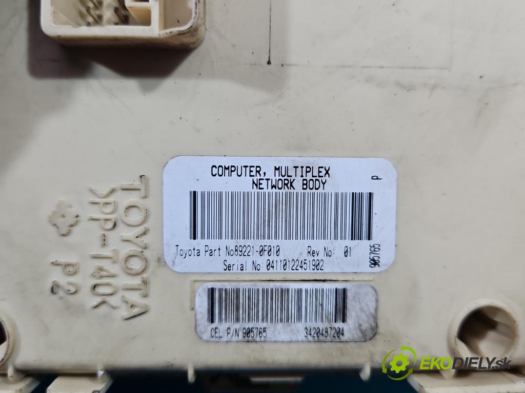 Toyota Corolla Verso II 2004-2009 1.8 VVTI 129 HP automatic 95 kW 1794 cm3 5- skrinka poistka 89221-0F010 (Poistková skrinka)