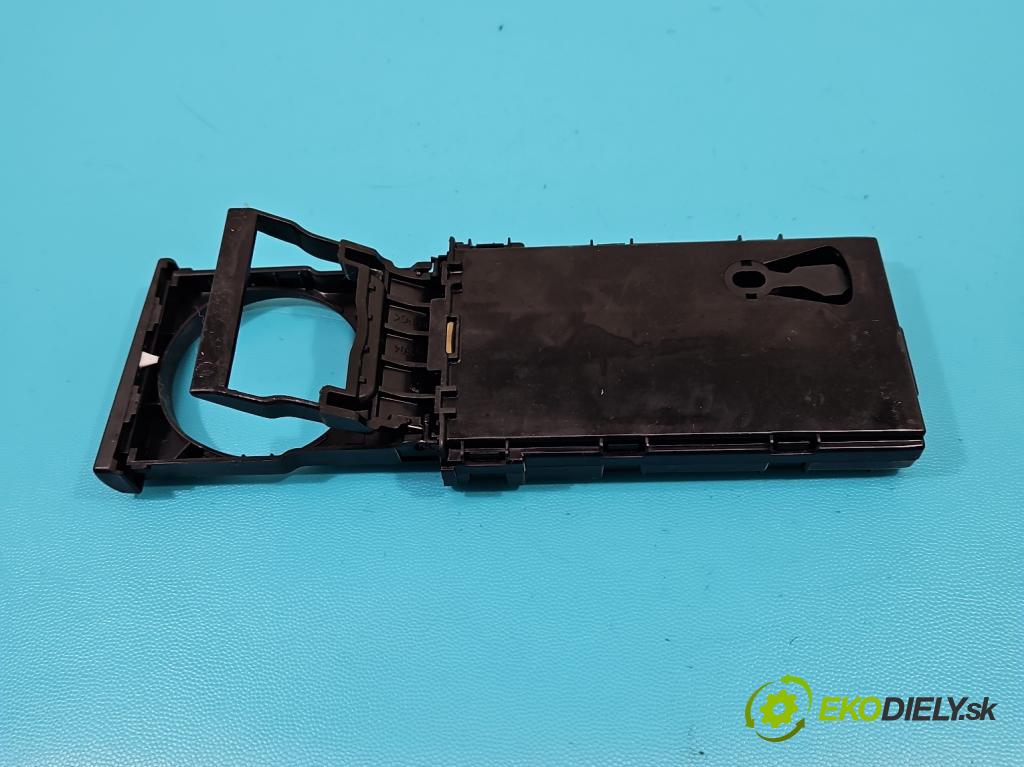 Seat Ibiza III 6L 2002-2008 1.4 TDI 80 HP manual 59 kW 1422 cm3 5- Rukojeť: na nápoje: 6L1862531 (Úchyty, držiaky na nápoje)