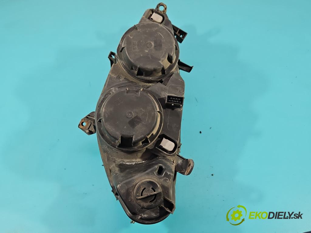 Peugeot 307 1.6 16V 109 HP manual 80 kW 1587 cm3 5- Reflektor: pravý 9634369480 (Pravé)