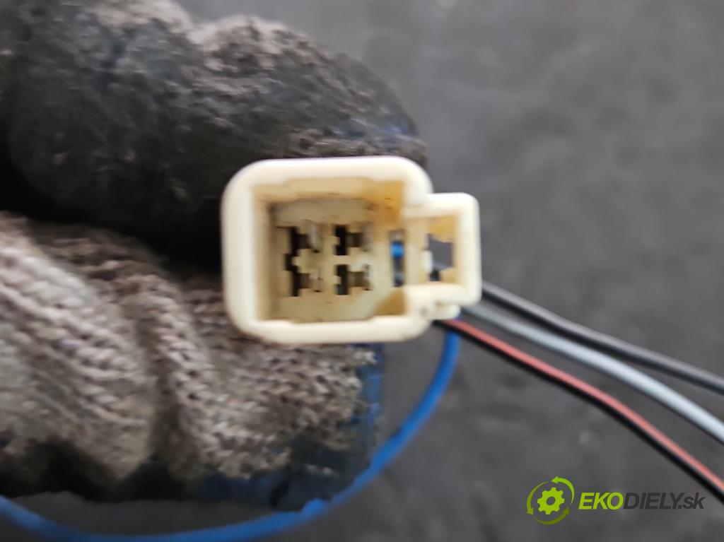 Toyota Avensis II T25 2003-2008 2.0 D4D 126 hp manual 93 kW 1998 cm3 5- oko tažné  (Tažná zařízení)