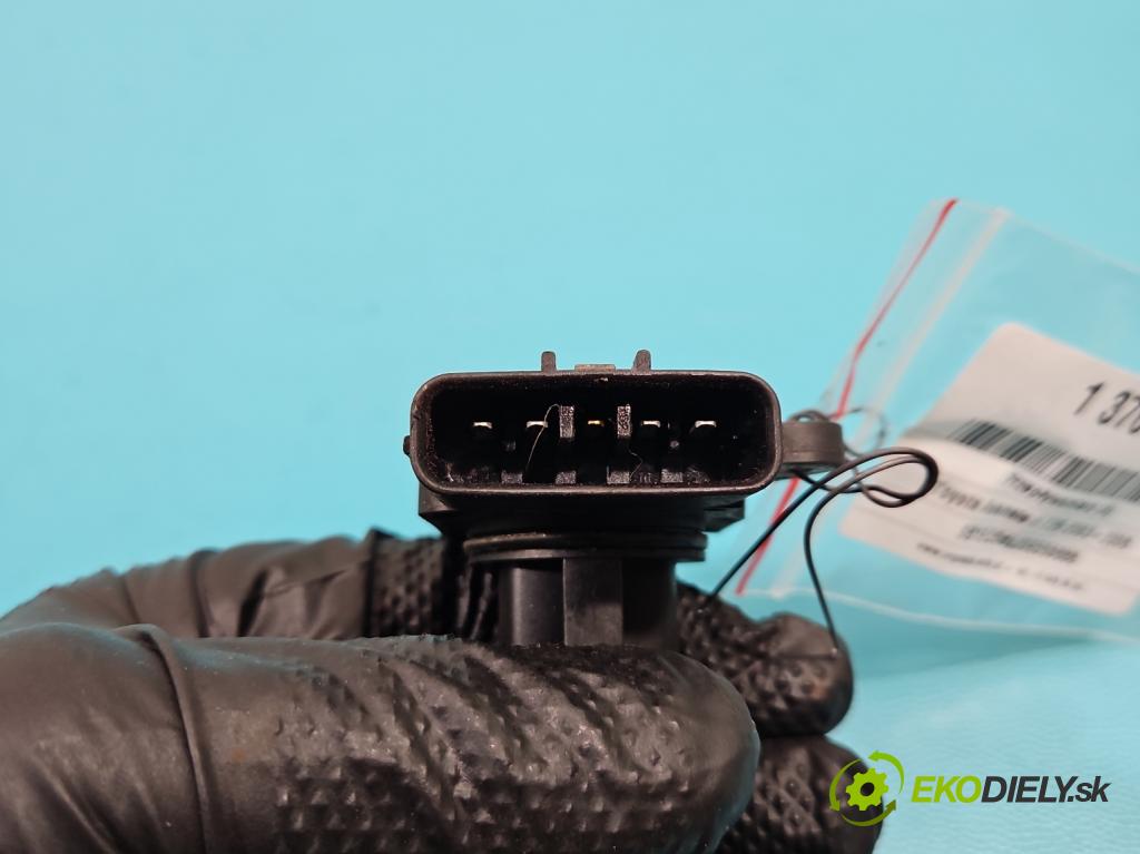 Toyota Avensis II T25 2003-2008 2.0 D4D 126 HP manual 93 kW 1998 cm3 5- průtokoměr: 22204-0N010 (Váhy vzduchu)