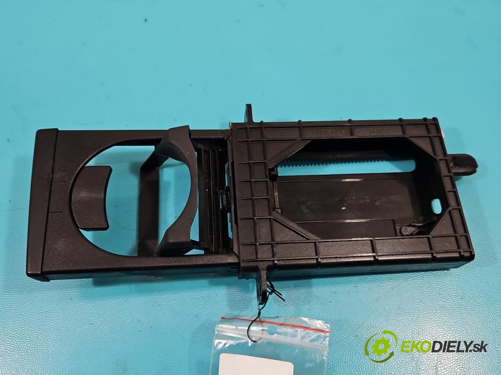 Toyota Avensis II T25 2003-2008 2.0 D4D 126 HP manual 93 kW 1998 cm3 5- Rukojeť: na nápoje:  (Úchyty, držiaky na nápoje)