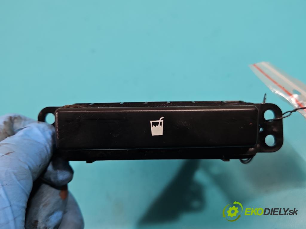 Toyota Avensis II T25 2003-2008 2.0 D4D 126 HP manual 93 kW 1998 cm3 5- Rukojeť: na nápoje:  (Úchyty, držiaky na nápoje)