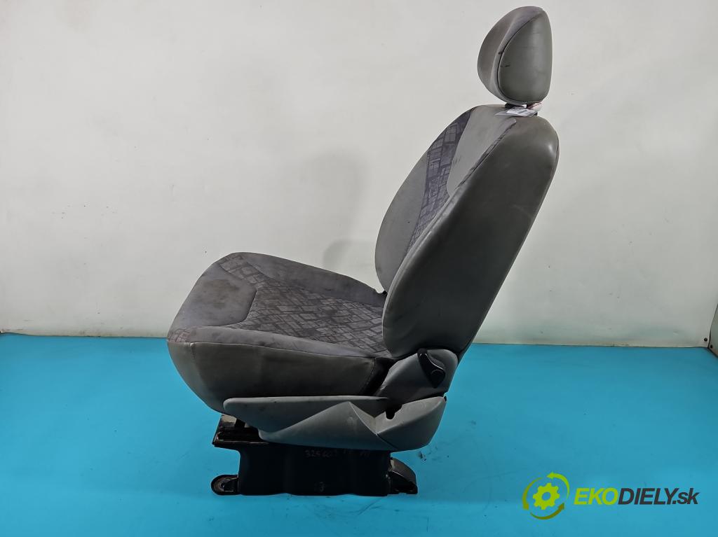 Opel Vivaro 2001-2014 1.9 cdti 101 HP manual 74 kW 1870 cm3 5- Sedačka pravý  (Sedačky, sedadlá)