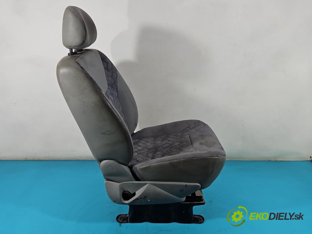 Opel Vivaro 2001-2014 1.9 cdti 101 HP manual 74 kW 1870 cm3 5- Sedačka pravý  (Sedačky, sedadlá)