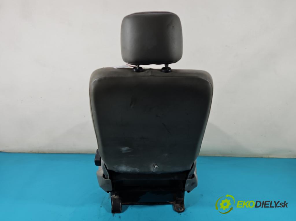 Opel Vivaro 2001-2014 1.9 cdti 101 HP manual 74 kW 1870 cm3 5- Sedačka pravý  (Sedačky, sedadlá)