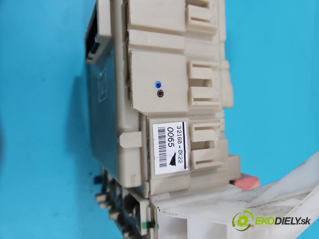 Toyota Avensis III T27 2009-2018 2.0 d4d 126 hp manual 93 kW 1998 cm3 5- skříňka pojistková 82730-05140-C (Pojistkové skříňky)