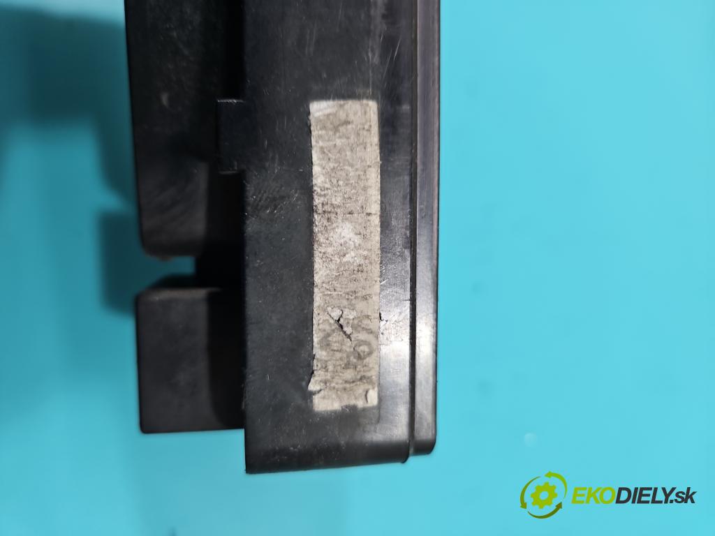 Land rover Freelander I 1998-2006 2.0 TD 98 hp manual 72 kW 1997 cm3 5- skříňka pojistková  (Pojistkové skříňky)