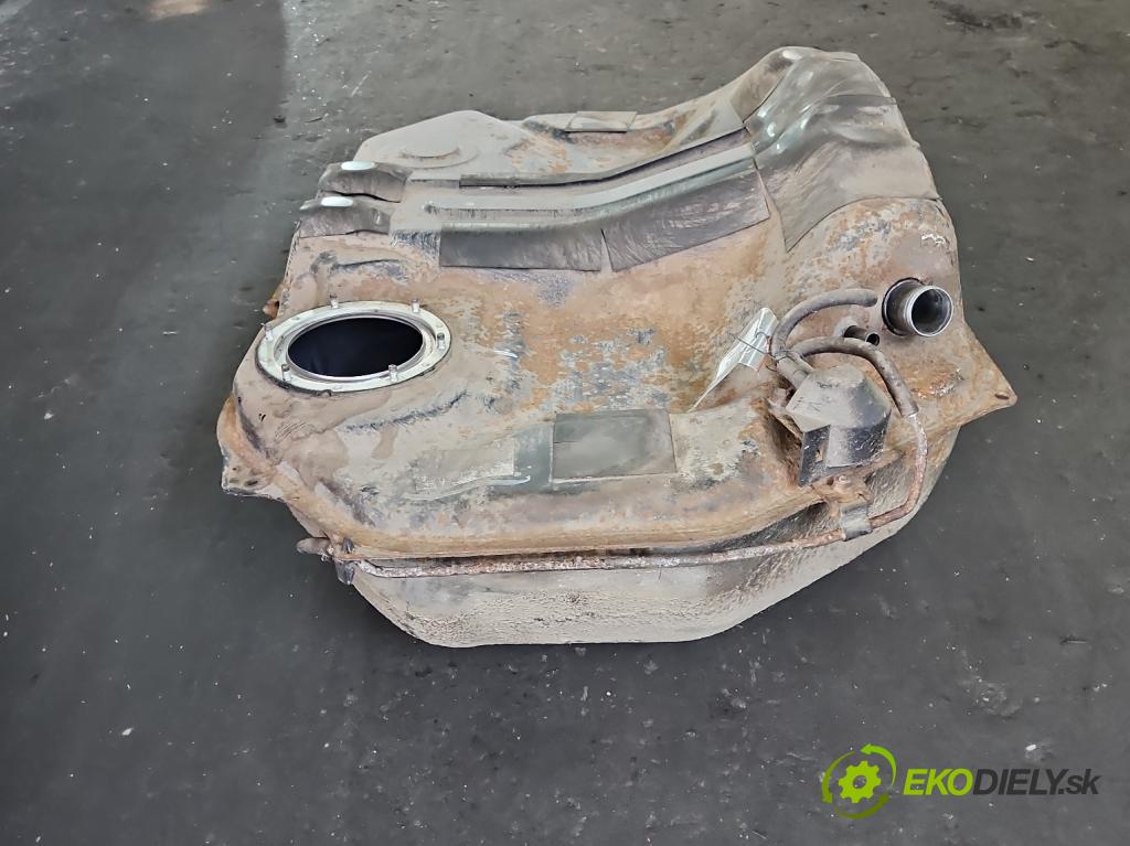 Honda CR-V I 1995-2001 2.0 16V 147 hp manual 108 kW 1973 cm3 5- Nádrž: paliva  (Nádrže)