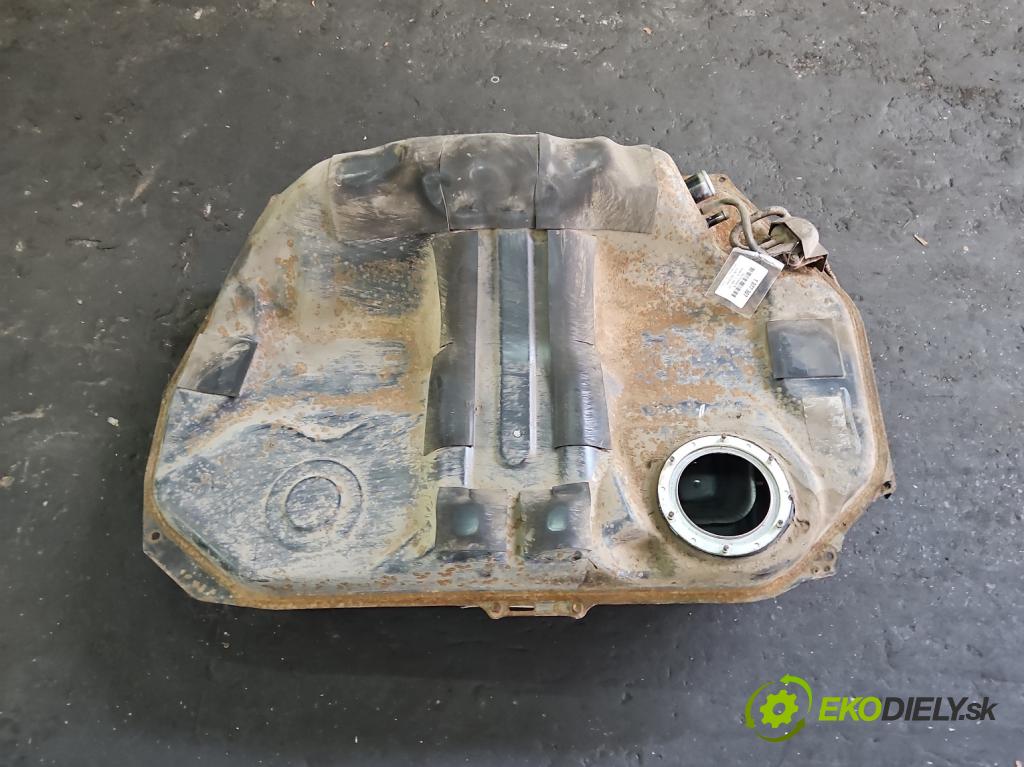 Honda CR-V I 1995-2001 2.0 16V 147 hp manual 108 kW 1973 cm3 5- Nádrž: paliva  (Nádrže)