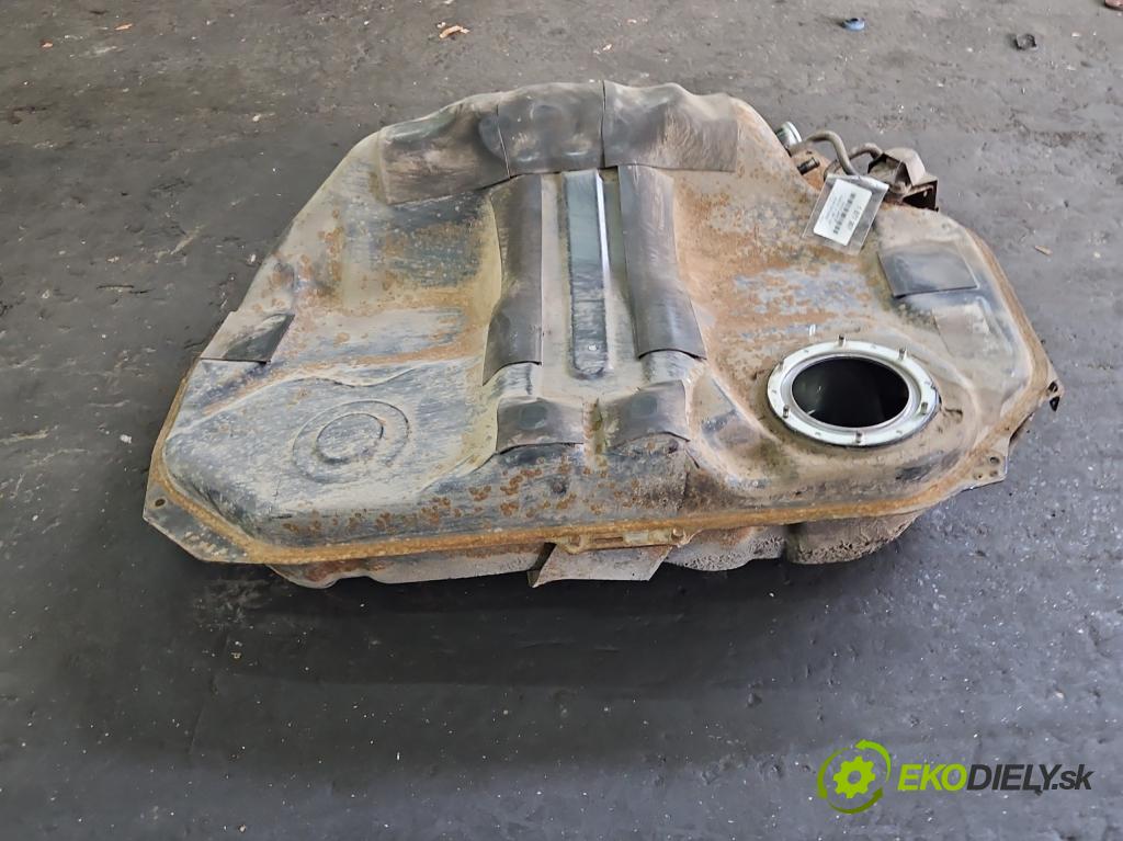 Honda CR-V I 1995-2001 2.0 16V 147 hp manual 108 kW 1973 cm3 5- Nádrž: paliva  (Nádrže)