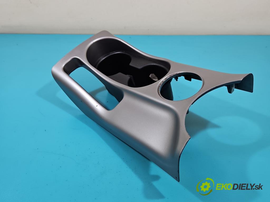 Mitsubishi Outlander II 2006-2013 2.0 DI-D 140 HP manual 103 kW 1968 cm3 5- Rukojeť: na nápoje: 8011A079 (Úchyty, držiaky na nápoje)