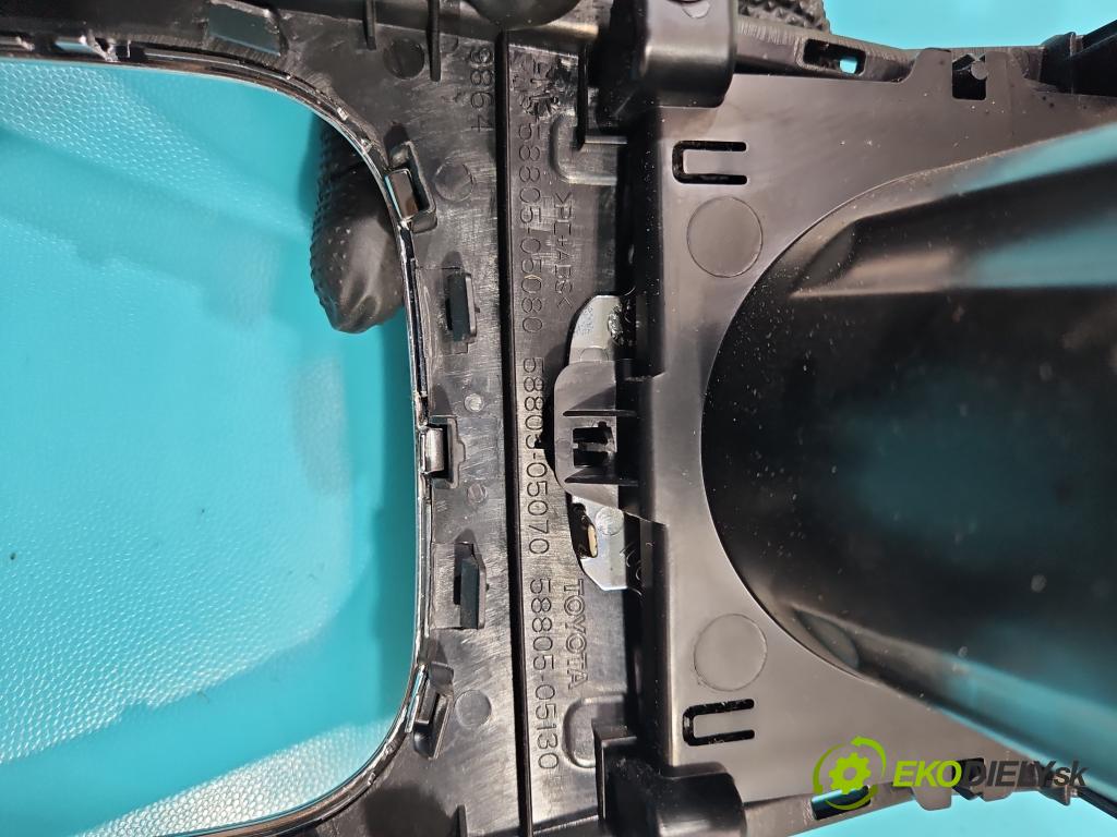 Toyota Avensis III T27 2009-2018 2.0 d4d 126 HP manual 93 kW 1998 cm3 5- Rukojeť: na nápoje: 55625-05020 (Úchyty, držiaky na nápoje)