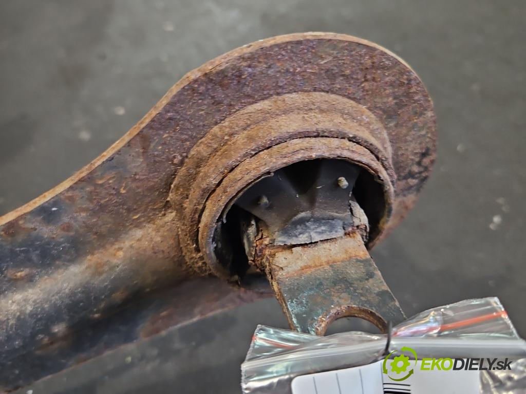 Ford Focus Mk3 2010-2018 1.6 16V 125 hp manual 92 kW 1596 cm3 5- zadní výztuha  (Výztuhy zadní)