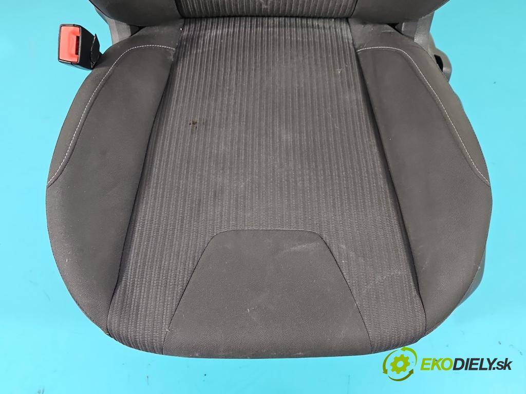 Ford Focus Mk3 2010-2018 1.6 16V 125 HP manual 92 kW 1596 cm3 5- Sedačka ľavý  (Sedačky, sedadlá)