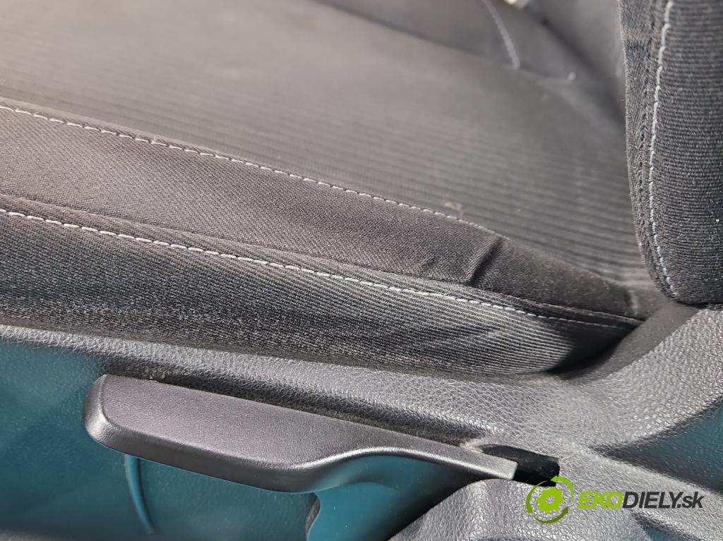 Ford Focus Mk3 2010-2018 1.6 16V 125 HP manual 92 kW 1596 cm3 5- Sedačka ľavý  (Sedačky, sedadlá)