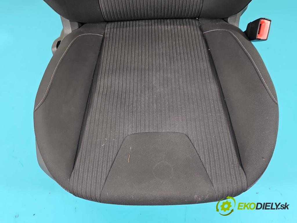Ford Focus Mk3 2010-2018 1.6 16V 125 HP manual 92 kW 1596 cm3 5- Sedačka pravý  (Sedačky, sedadlá)