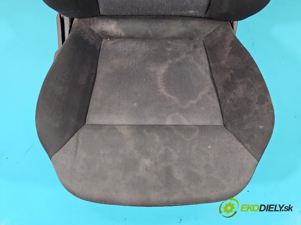 Opel Astra III 2004-2014 1.6 16V 105 HP manual 77 kW 1599 cm3 5- Sedačka pravý  (Sedačky, sedadlá)