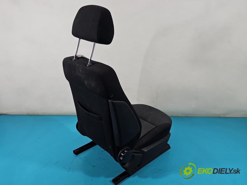 Opel Astra III 2004-2014 1.6 16V 105 HP manual 77 kW 1599 cm3 5- Sedačka pravý  (Sedačky, sedadlá)