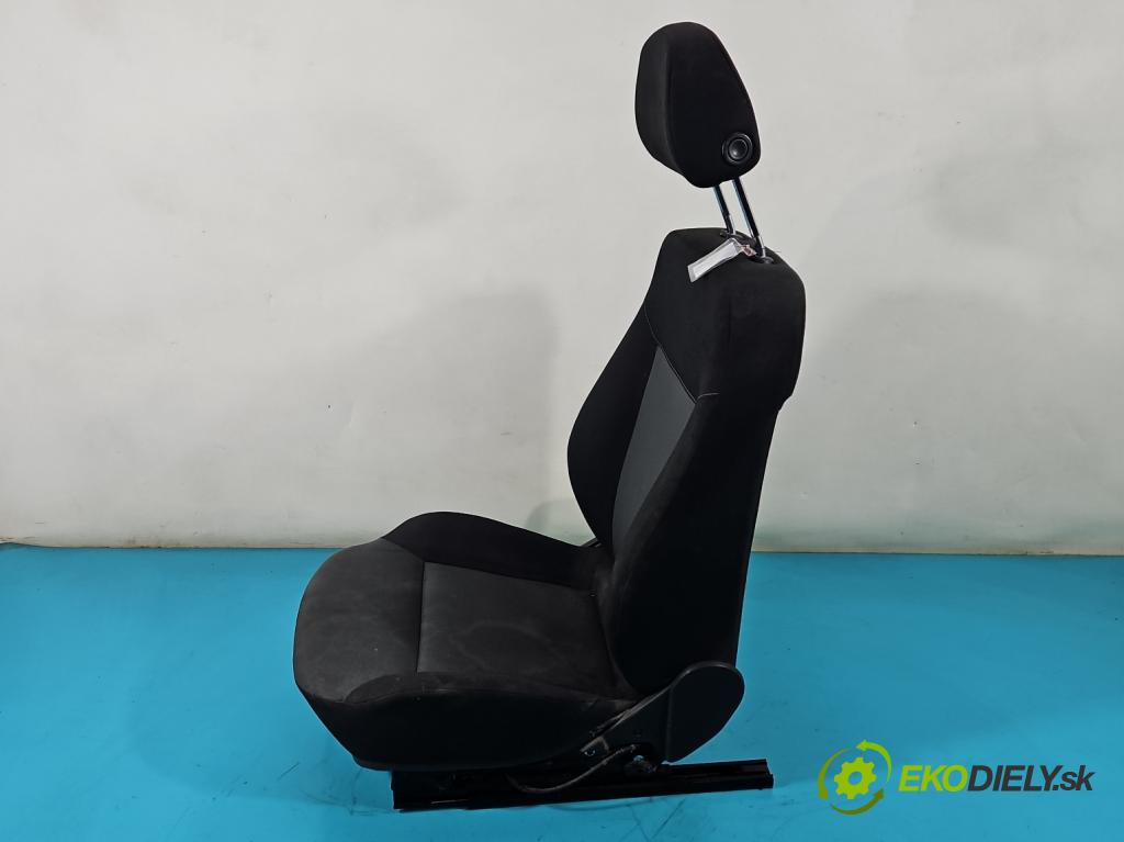 Opel Astra III 2004-2014 1.6 16V 105 HP manual 77 kW 1599 cm3 5- Sedačka pravý  (Sedačky, sedadlá)