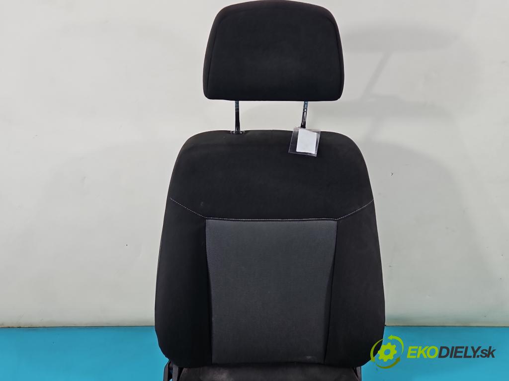 Opel Astra III 2004-2014 1.6 16V 105 HP manual 77 kW 1599 cm3 5- Sedačka pravý  (Sedačky, sedadlá)