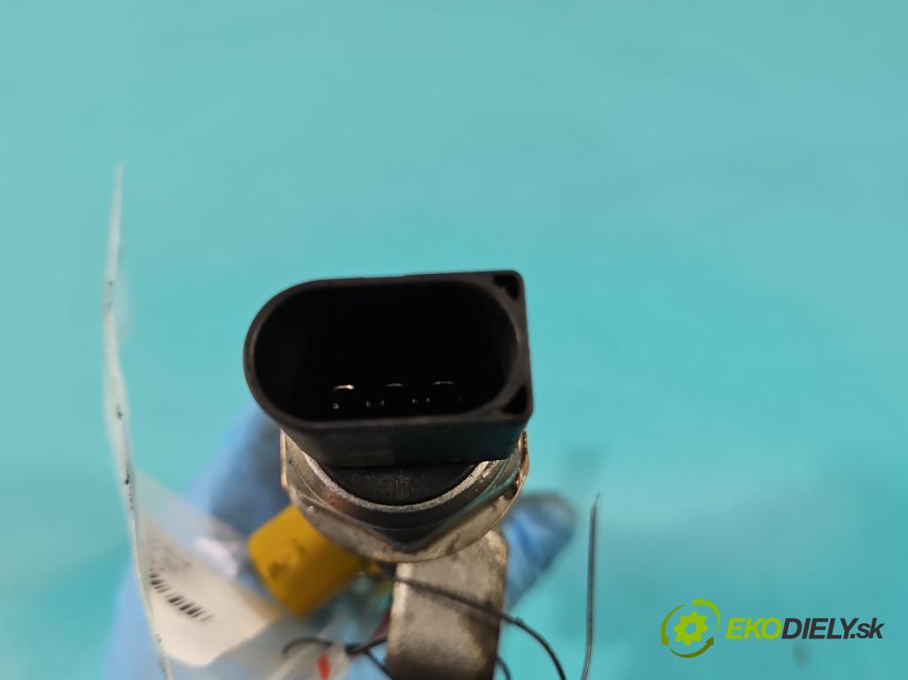 Vw Passat B8 2014 - 2.0 tdi 150 HP automatic 110 kW 1968 cm3 5- lišta vstrekovacia 04L089G (Vstrekovacie lišty)