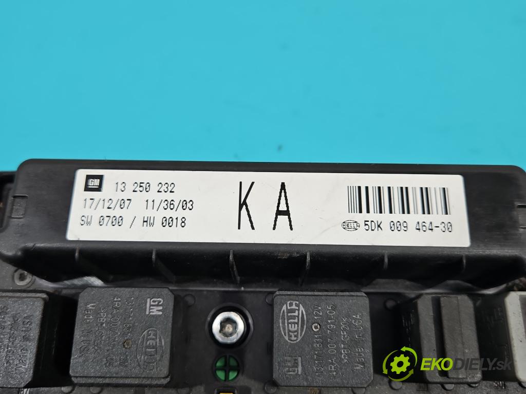 Opel Zafira B 2005-2014 1.9 cdti 150 hp manual 110 kW 1910 cm3 5- skříňka pojistková 13250232 (Pojistkové skříňky)
