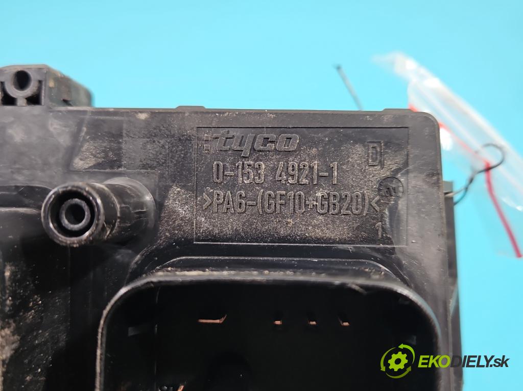 Opel Zafira B 2005-2014 1.9 cdti 150 hp manual 110 kW 1910 cm3 5- skříňka pojistková 13250232 (Pojistkové skříňky)